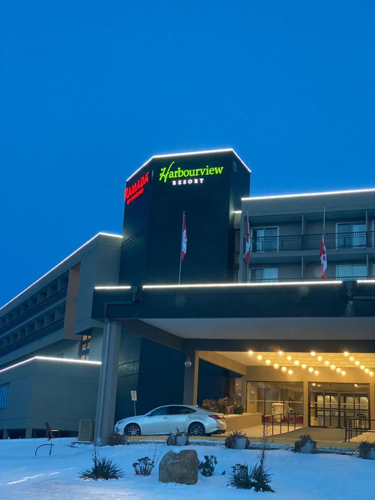 Ramada By Wyndham Belleville Harbourview Conference Center Eksteriør billede